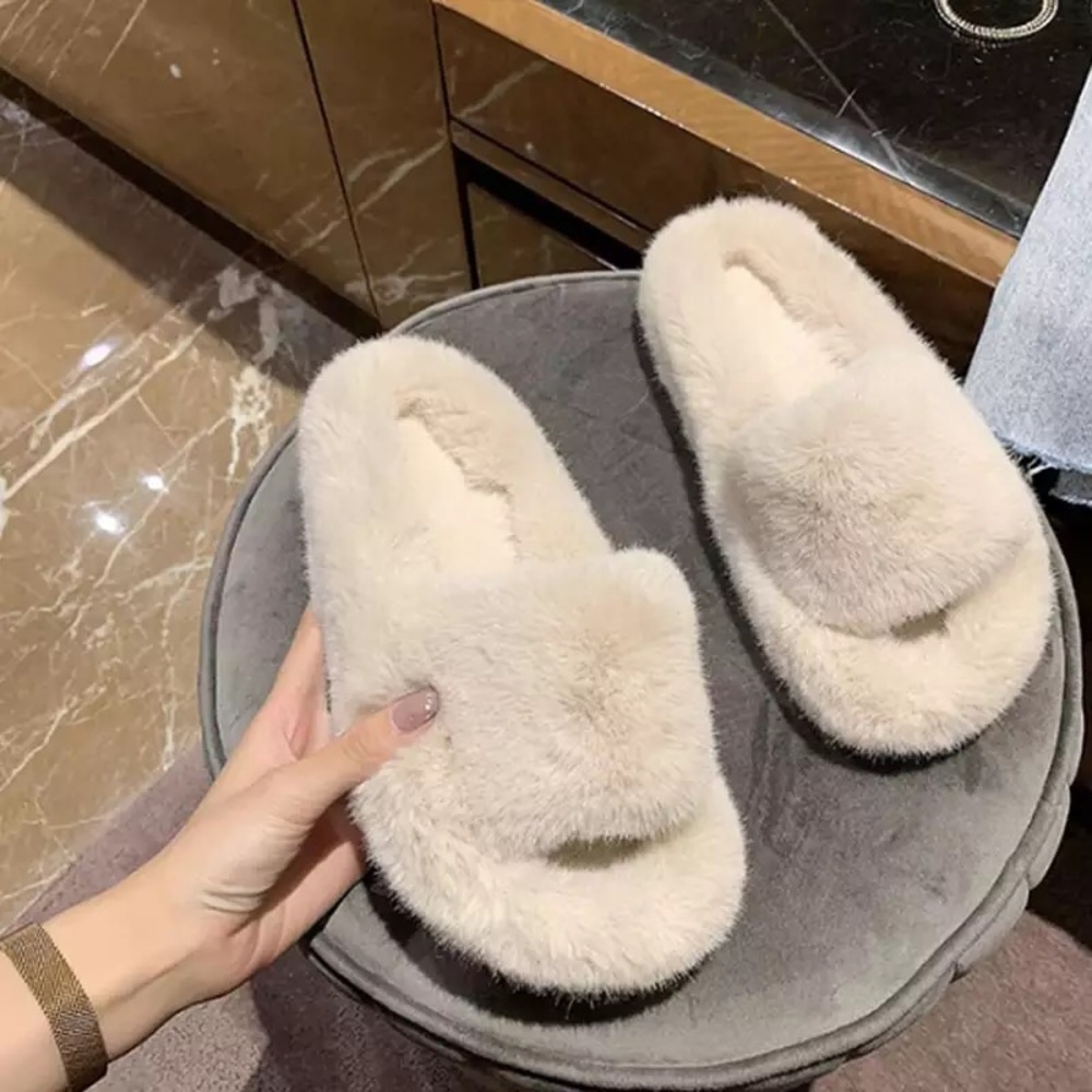 WHITE LUXE FUR SLIPPERS